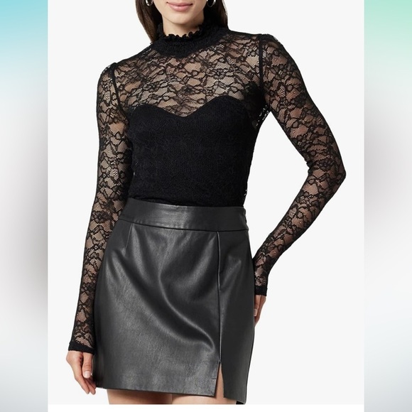 the drop Tops - NWT The Drop Lace Top